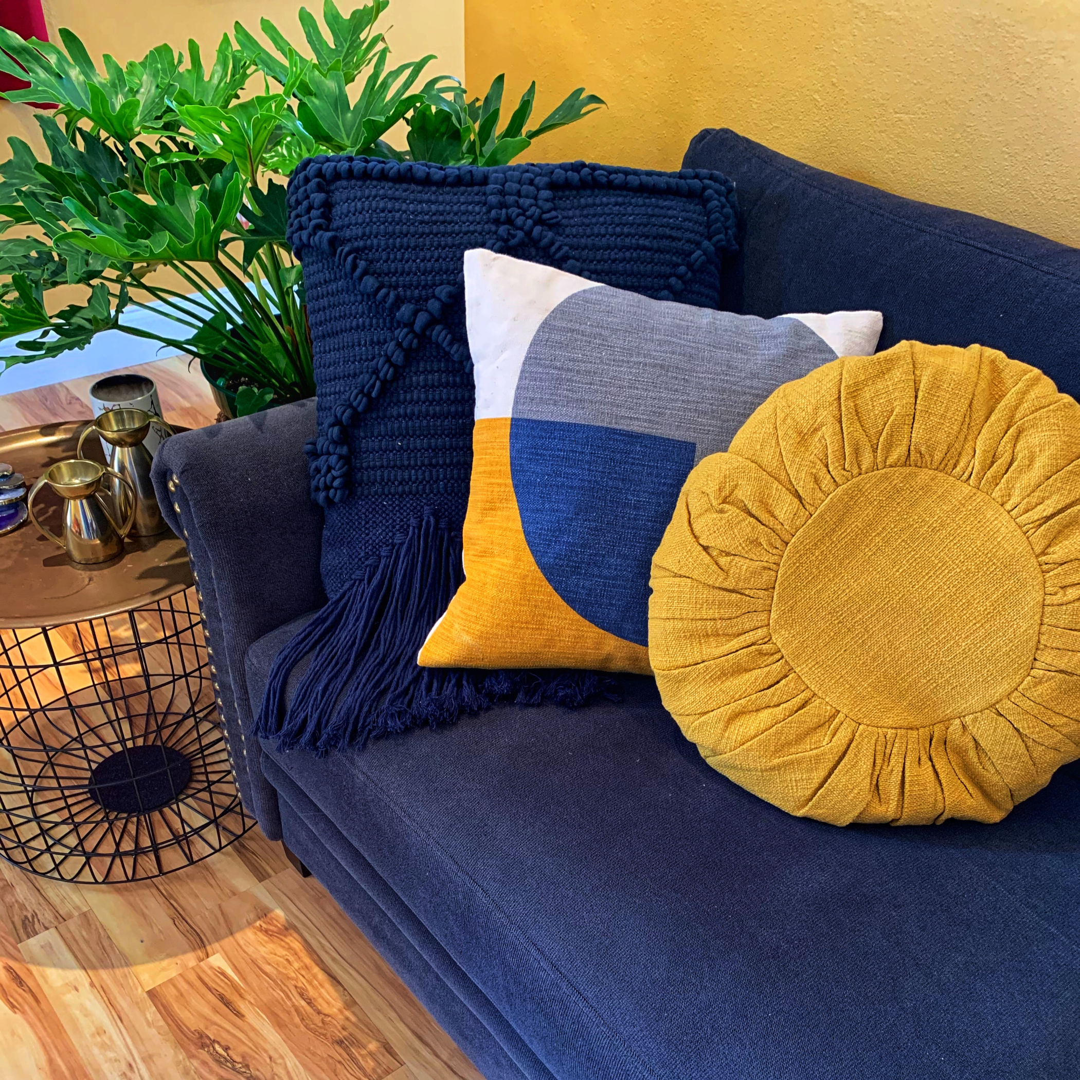 5 Tips for Styling Throw Pillows